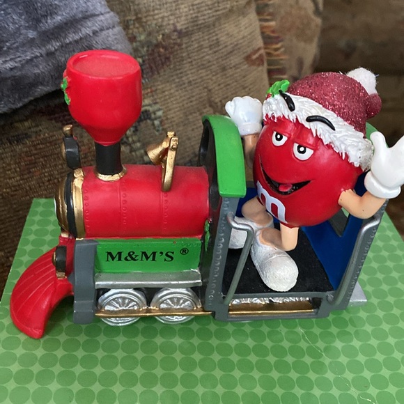 Department 56 M&M’s Christmas Express - Picture 4 of 7
